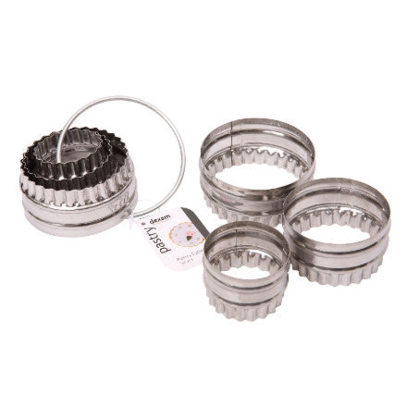 Cookie cutters crinkled and plain set 3 on ring