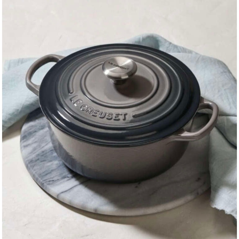 5.5 qt. Signature Round Dutch Oven - Oyster