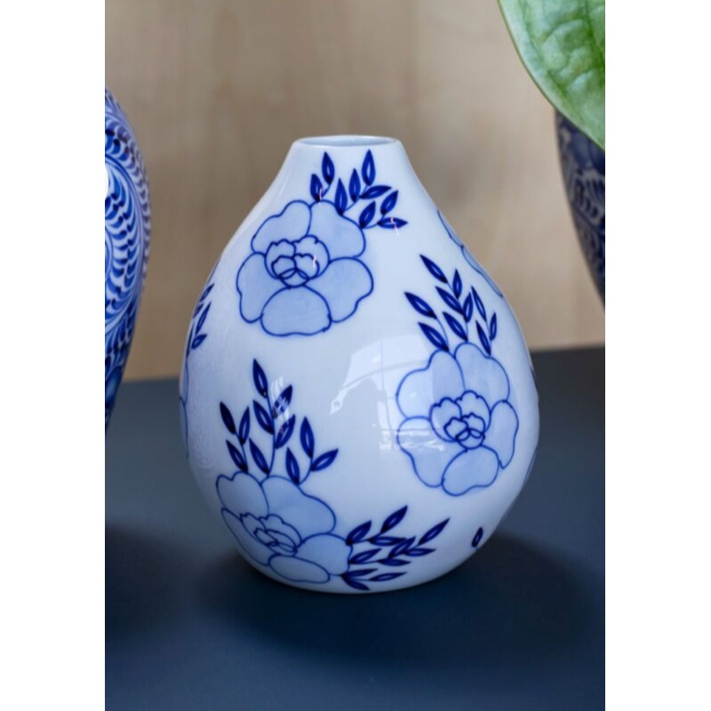 Eleanor Budvase 4"x 4.5"