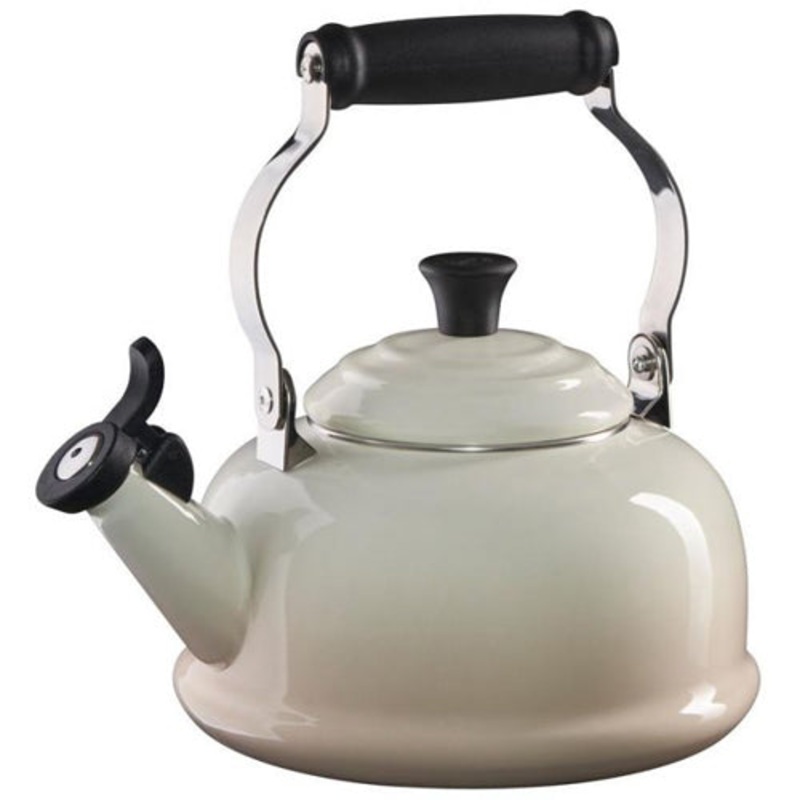 Le Creuset Classic Whistling Kettle 1.7 qt - Meringue