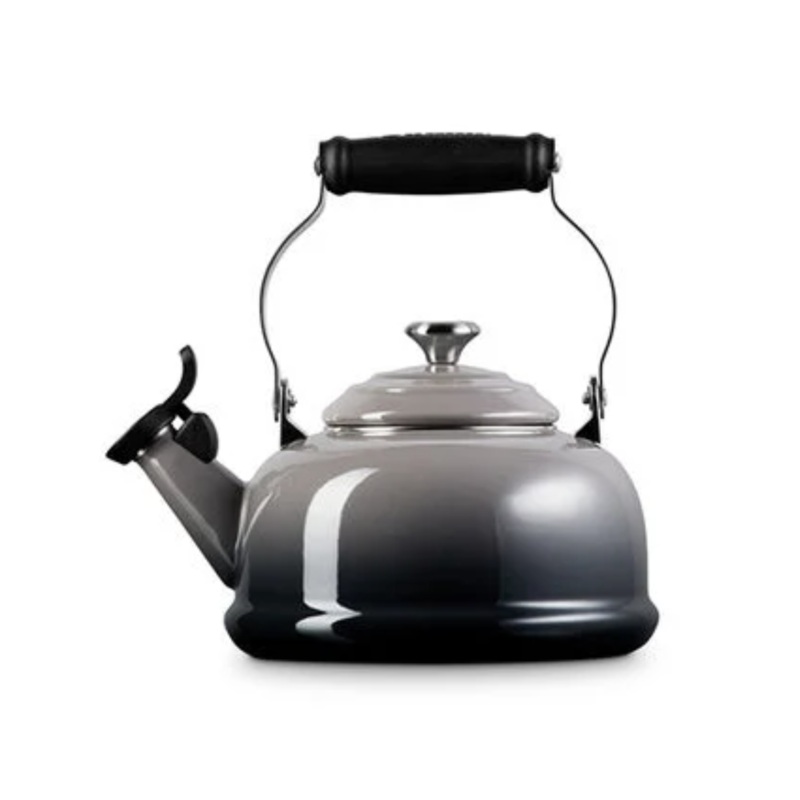 Le Creuset Classic Whistling Kettle 1.7 qt - Oyster